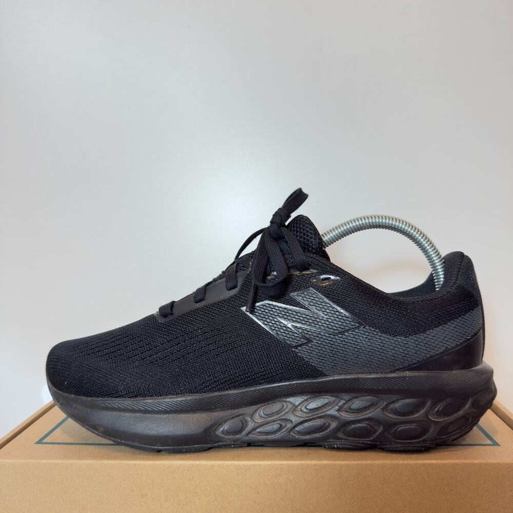 Mens New Balance 520 V9 Triple Black Running Shoes Size 8 Road Sneakers - Picture 2 of 10